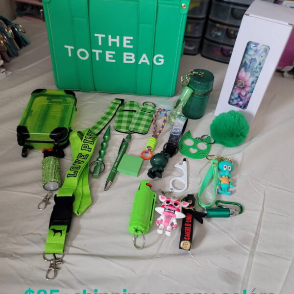 THE TOTE BAG SET IN GREEN